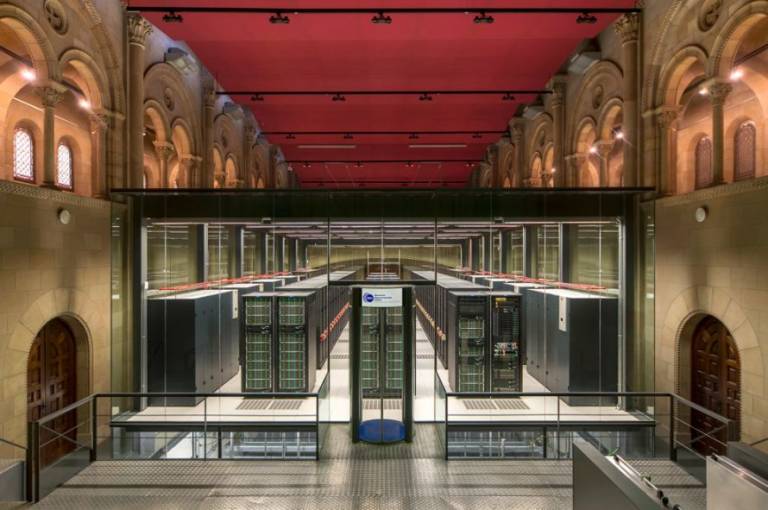 Supercomputadora dentro de una iglesia de Barcelona y abierta a visitantes