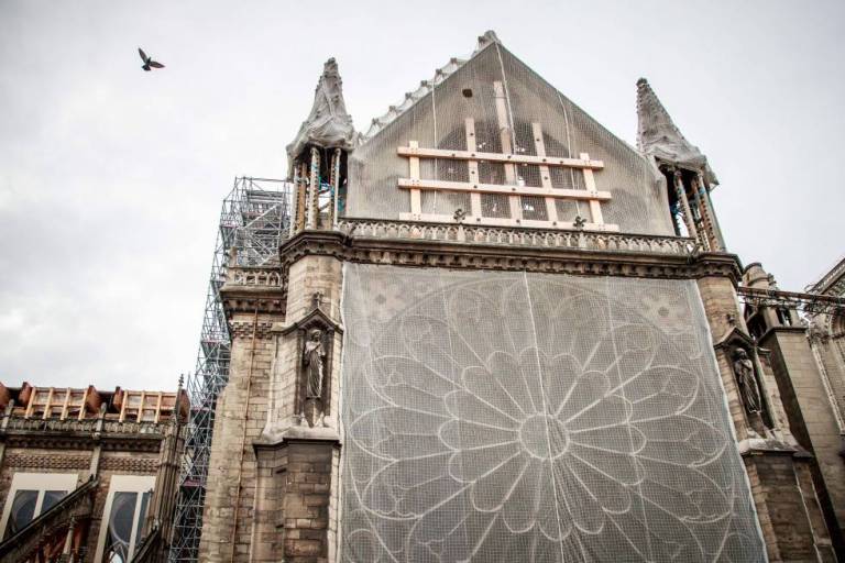 Reconstrucción de la Catedral de Notre Dame sigue bajo amenaza de colapso