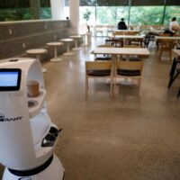 Robot-mesero-2020