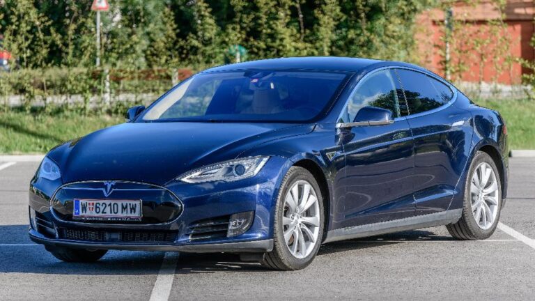 Tesla model S 2