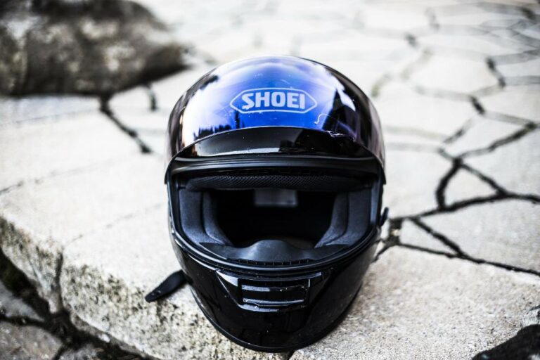 Guía para elegir el casco de moto ideal para tus viajes