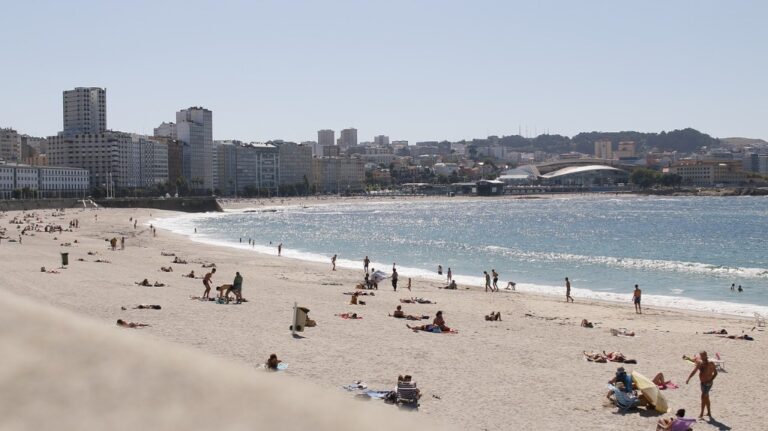 la coruña ciudad españa playa
