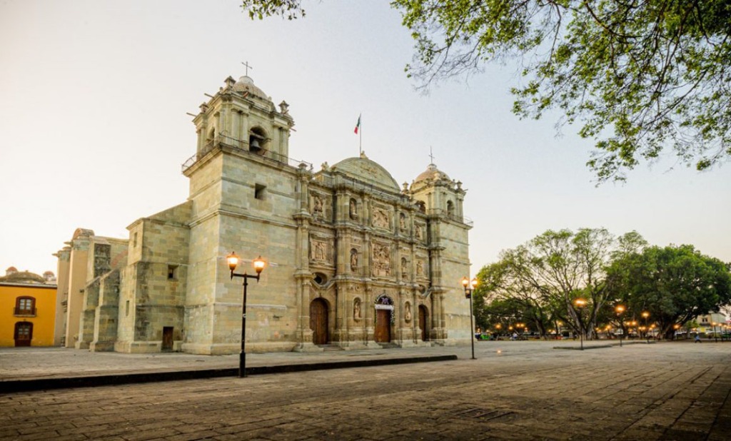 Turismo en Oaxaca de Juárez, muy noble y leal ciudad de México Turismo en Oaxaca de Juárez, muy noble y leal ciudad de México